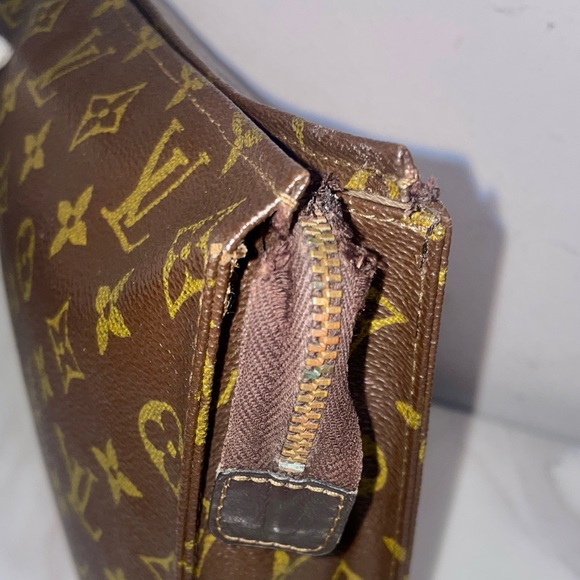 Authentic Louis Vuitton large Clutch with COA - Picture 13 of 13